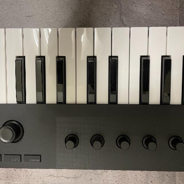KOMPLETE KONTROL M32 | 32-KEY MICRO KEYBOARD CONTROLLER W