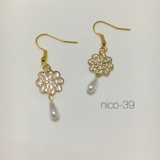 透かしフラワー しずくパール ピアス(ピアス)