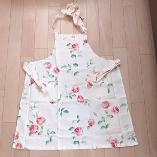 ローラアシュレイ(LAURA ASHLEY)の【新品未使用】ローラアシュレイ　エプロン(収納/キッチン雑貨)