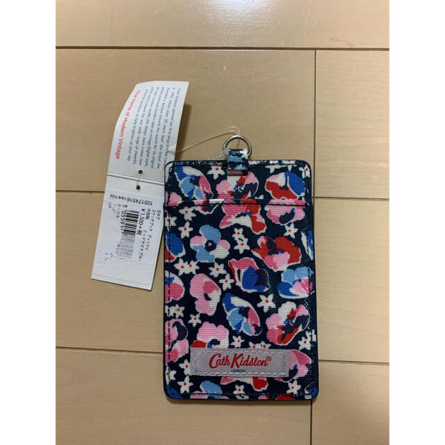 Cath Kidston(キャスキッドソン)の『新品』キャスキッドソン　IDタグ　パスケース レディースのファッション小物(名刺入れ/定期入れ)の商品写真