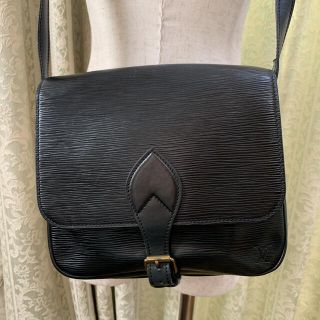 ルイヴィトン(LOUIS VUITTON)のルイヴィトン　エピ　カルトシエール　ショルダーバッグ(ショルダーバッグ)