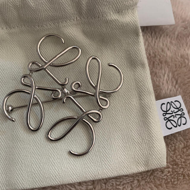 ロエベ LOEWE ブローチ シルバー