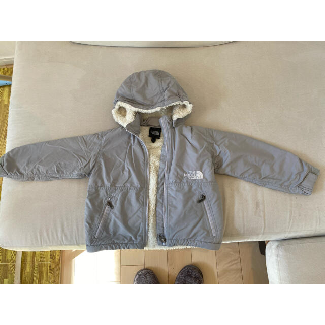 THE NORTH FACE(ザノースフェイス)の【美品】 THE NORTH FACE キッズ 100 グレー コート 裏ボア キッズ/ベビー/マタニティのキッズ服男の子用(90cm~)(ジャケット/上着)の商品写真