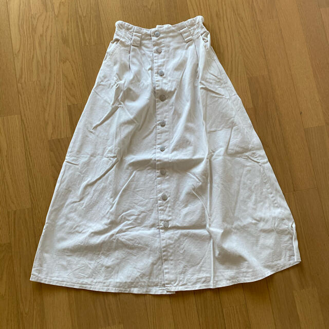 archives(アルシーヴ)のロングスカート　デニム素材　ホワイト　ボタン レディースのスカート(ロングスカート)の商品写真