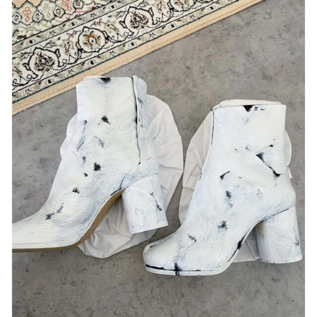 Maison Martin Margiela(マルタンマルジェラ)のMaison Margielaペイント足袋ブーツ37.5 レディースの靴/シューズ(ブーツ)の商品写真