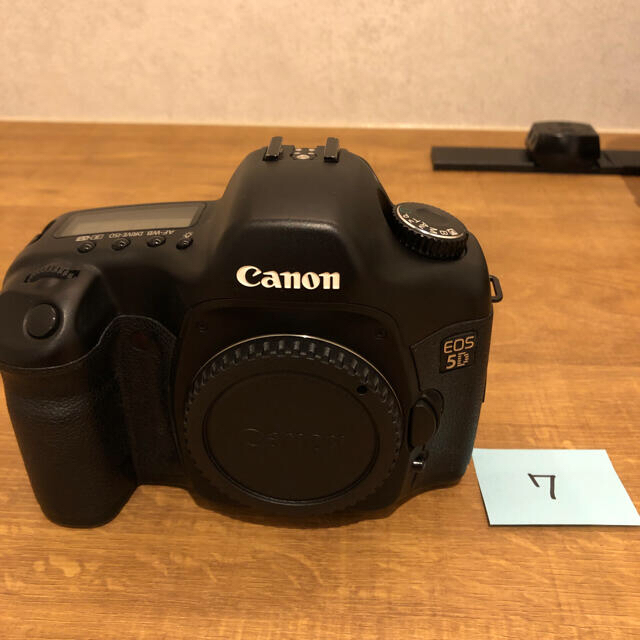 Canon(キヤノン)の【中古】初代Canon EOS 5D 管理⑦ 状態：B(並品) スマホ/家電/カメラのカメラ(デジタル一眼)の商品写真