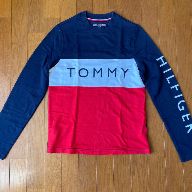 TOMMY HILFIGER(トミーヒルフィガー)のトミーフィルフィガー　ロンT  メンズのトップス(Tシャツ/カットソー(七分/長袖))の商品写真