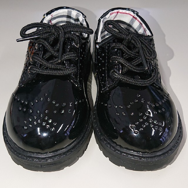 キッズ用フォーマルシューズ 黒 キッズ/ベビー/マタニティのベビー靴/シューズ(~14cm)(フォーマルシューズ)の商品写真