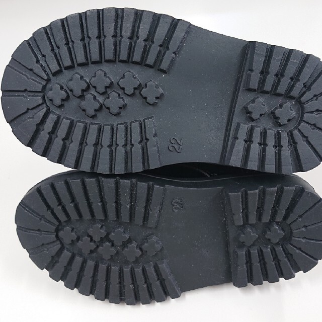 キッズ用フォーマルシューズ 黒 キッズ/ベビー/マタニティのベビー靴/シューズ(~14cm)(フォーマルシューズ)の商品写真