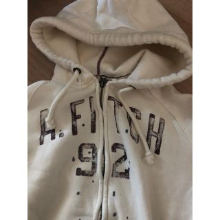 アバクロンビーアンドフィッチ(Abercrombie&Fitch)のアバクロ　白パーカー　Sサイズ(パーカー)