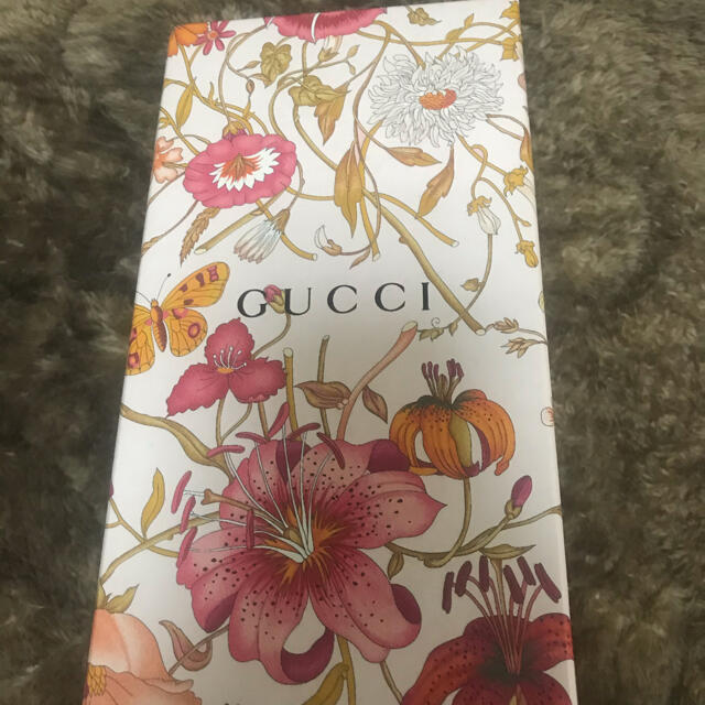 Gucci(グッチ)のsaki様専用　GUCCI花柄ポーチ　希少　日本限定 レディースのファッション小物(ポーチ)の商品写真