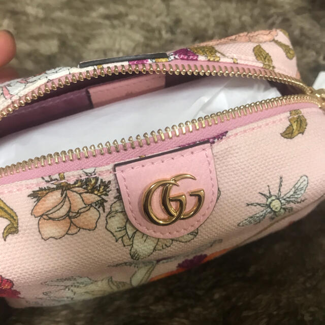 Gucci(グッチ)のsaki様専用　GUCCI花柄ポーチ　希少　日本限定 レディースのファッション小物(ポーチ)の商品写真