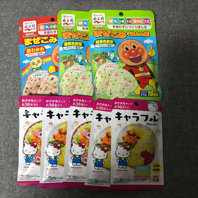 BANDAI(バンダイ)のｱﾝﾊﾟﾝﾏﾝ まぜこみごはんの素とｷﾃｨ キャラフル セット 食品/飲料/酒の食品(その他)の商品写真