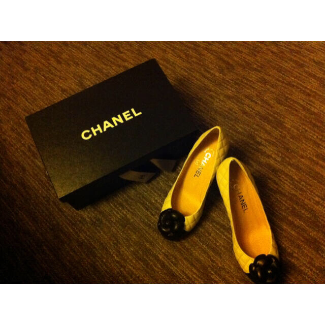 CHANEL(シャネル)のCHANEL シャネル　カメリアパンプス レディースの靴/シューズ(ハイヒール/パンプス)の商品写真