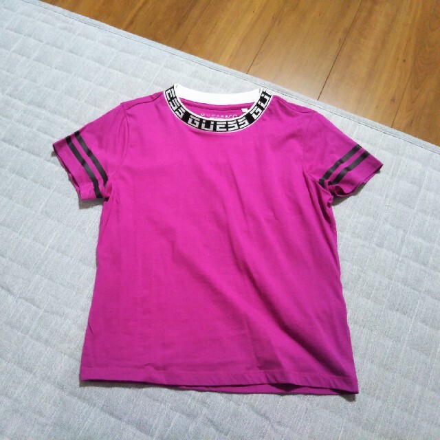 GUESS(ゲス)のGUESS　Tシャツ レディースのトップス(Tシャツ(半袖/袖なし))の商品写真