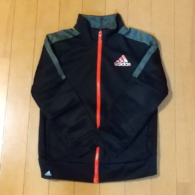 adidas(アディダス)のアディダス 130センチ キッズ/ベビー/マタニティのキッズ服男の子用(90cm~)(ジャケット/上着)の商品写真