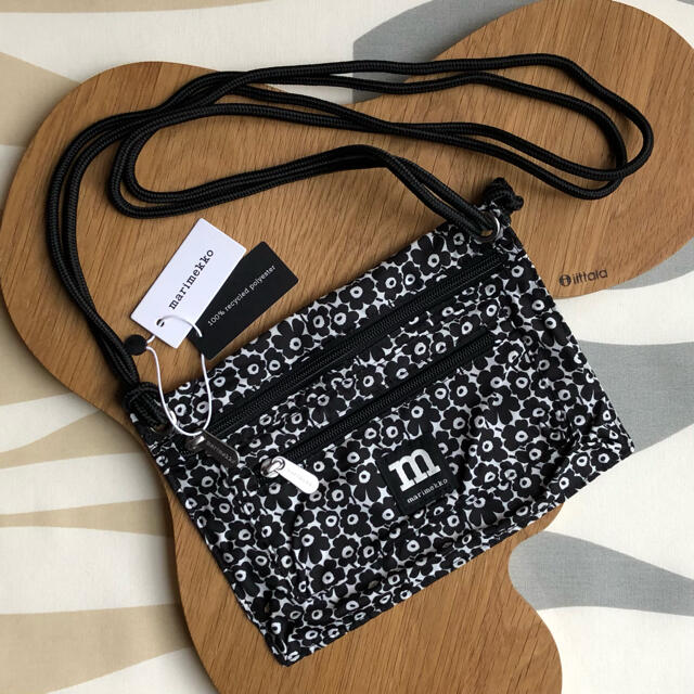 marimekko(マリメッコ)の新品 marimekko ウニッコ スマート トラベルバッグ ショルダーバッグ レディースのバッグ(ショルダーバッグ)の商品写真