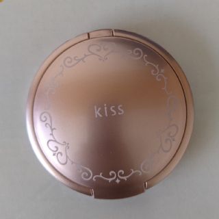 イセハン(伊勢半)のキス　kiss フェアリーマットパウダー　UV 01 ナチュラル(フェイスパウダー)