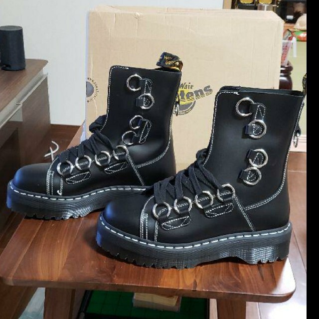 Dr.Martens(ドクターマーチン)の音聖様【新品】Dr.Martens プラットフォームブーツブラック 29.0cm メンズの靴/シューズ(ブーツ)の商品写真