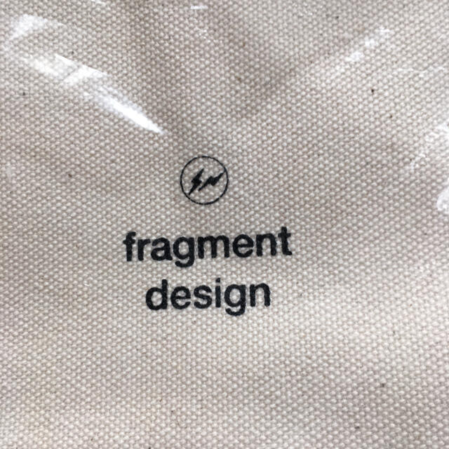 FRAGMENT(フラグメント)のフラグメントデザイン　トートバッグ　皮膚科学会　非売品 メンズのバッグ(トートバッグ)の商品写真