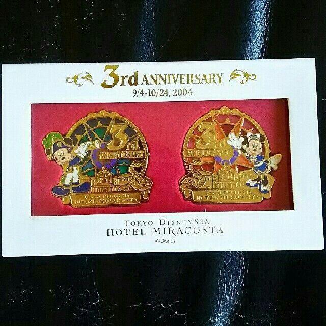 Disney(ディズニー)の【非売品】ミラコスタ 3周年記念 レストラン配布 ピンバッジ エンタメ/ホビーのアニメグッズ(バッジ/ピンバッジ)の商品写真