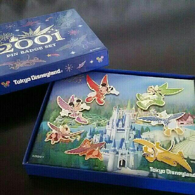 Disney(ディズニー)の2001 カウントダウン ピンバッチセット ☆ディズニーランド エンタメ/ホビーのアニメグッズ(バッジ/ピンバッジ)の商品写真