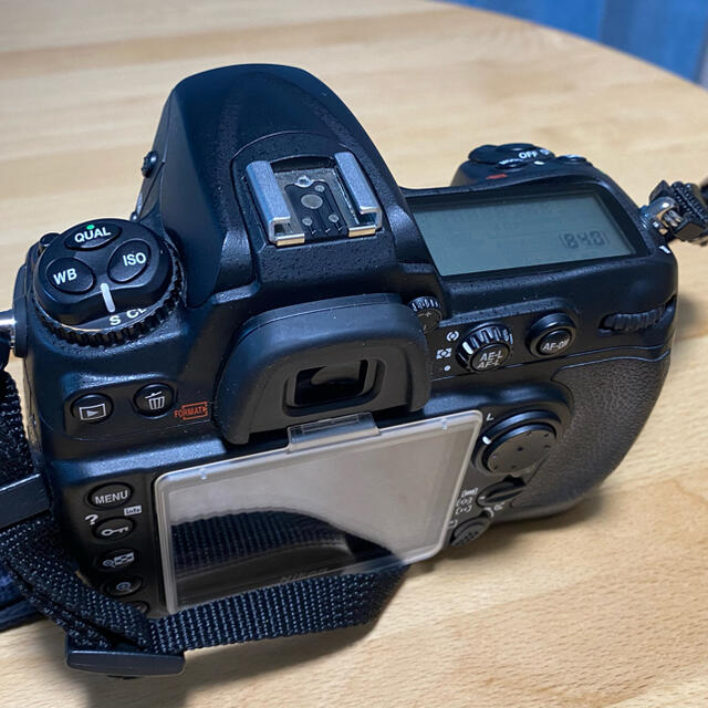 Nikon D300 付属品ほぼ揃い　CFカード、予備バッテリー