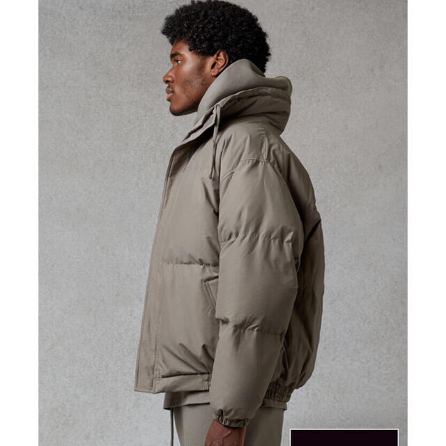 FEAR OF GOD(フィアオブゴッド)のFog Essentials Puffer Jacket カーキSサイズ メンズのジャケット/アウター(ダウンジャケット)の商品写真