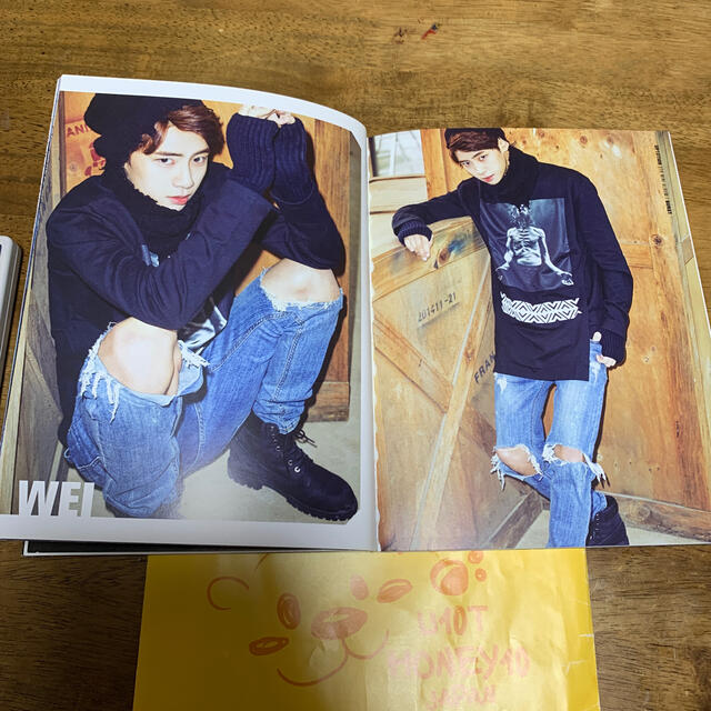 アップテンション写真集付きDVD(韓国版) エンタメ/ホビーのCD(K-POP/アジア)の商品写真