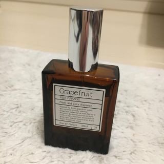 オゥパラディ(AUX PARADIS)のパルファム オゥ パラディ 30ml グレープフルーツの香り(ユニセックス)