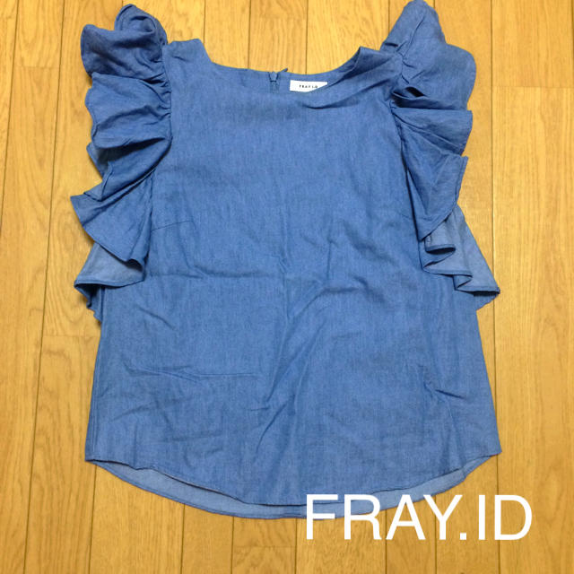 FRAY I.D(フレイアイディー)のデニムラッフルスリーブブラウス＊大人気！ レディースのトップス(シャツ/ブラウス(半袖/袖なし))の商品写真