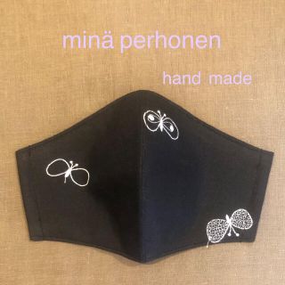 ミナペルホネン(mina perhonen)のミナペルホネン　ちょうちょ　ブラック×ホワイト刺繍　インナーマスク(その他)