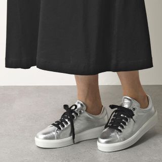 プラダ(PRADA)の未使用　プラダ　シルバー　スニーカー(スニーカー)