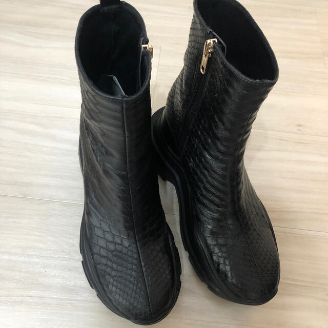 yello 完売　パイソン　スニーカーブーツ　ダブルソール レディースの靴/シューズ(ブーツ)の商品写真