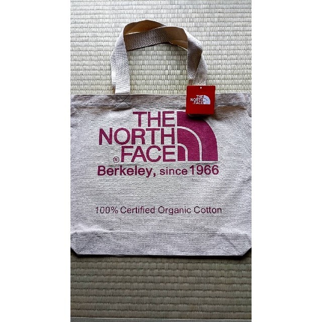 THE NORTH FACE(ザノースフェイス)の○新品○　大人気　THE NORTH FACE　トートバッグ　ピンク メンズのバッグ(トートバッグ)の商品写真