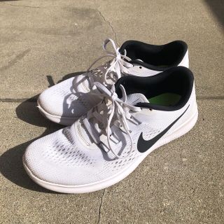 ナイキ(NIKE)のNIKE ランニングシューズ  白　24㎝(ランニング/ジョギング)