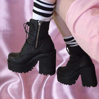 UNIF - UNIF 厚底 レザーレースアップブーツ US7の通販 by Tieri ...