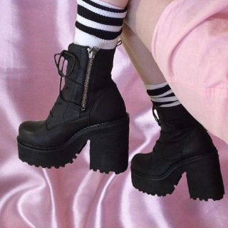 ユニフ(UNIF)のUNIF 厚底 レザーレースアップブーツ US7(ブーツ)