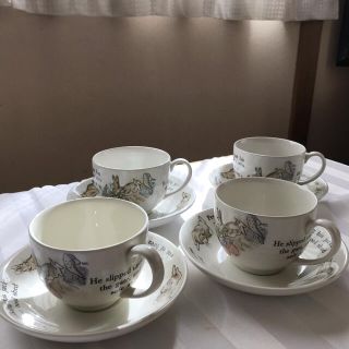 ウェッジウッド(WEDGWOOD)のピーターラビットカップ&ソーサー(4脚)旧刻印 廃盤品(食器)