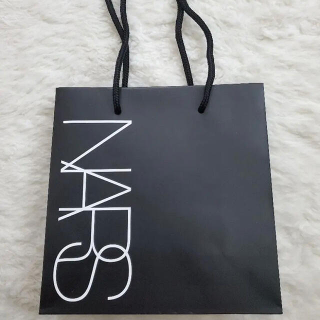 NARS(ナーズ)のNARS 紙袋 ショップ服 レディースのバッグ(ショップ袋)の商品写真