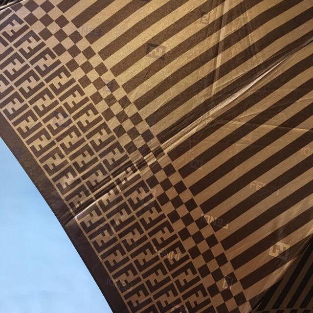 FENDI(フェンディ)の折りたたみ傘 FENDI フェンディ ズッカ ペカン ブラウン ゴールド 希少 レディースのファッション小物(傘)の商品写真