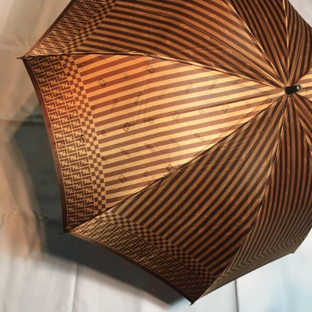 FENDI(フェンディ)の折りたたみ傘 FENDI フェンディ ズッカ ペカン ブラウン ゴールド 希少 レディースのファッション小物(傘)の商品写真