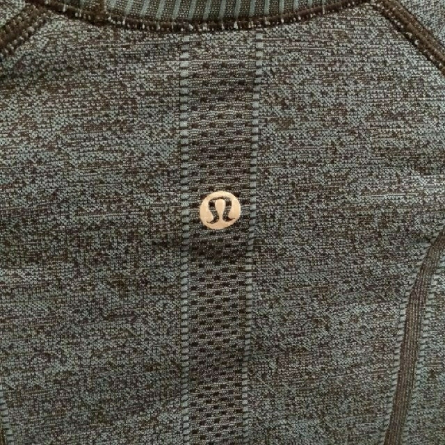 lululemon(ルルレモン)のlululemon ルルレモン　長袖Tシャツ スポーツ/アウトドアのトレーニング/エクササイズ(ヨガ)の商品写真