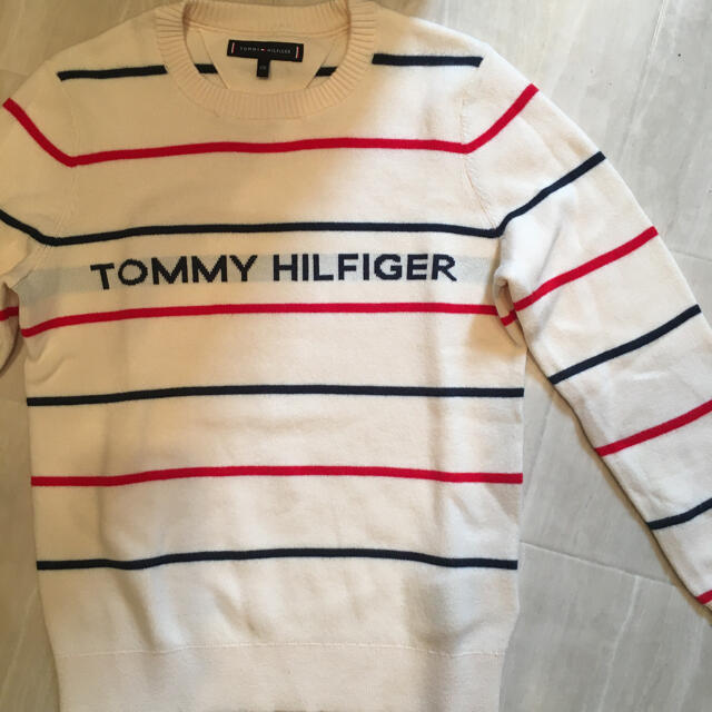 TOMMY HILFIGER(トミーヒルフィガー)のトミーヒルフィガー  セーター130 キッズ　ロゴ キッズ/ベビー/マタニティのキッズ服男の子用(90cm~)(ニット)の商品写真