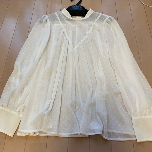 emmi atelier(エミアトリエ)のぷ様  専用です☆  emmi atelier ブラウス レディースのトップス(シャツ/ブラウス(長袖/七分))の商品写真