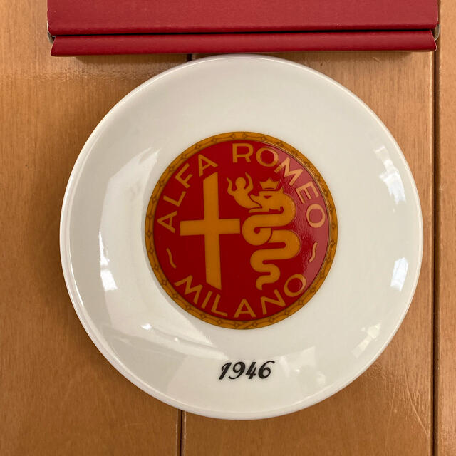 Alfa Romeo(アルファロメオ)のアルファロメオ  110周年　ノベルティ　豆皿 自動車/バイクの自動車(車外アクセサリ)の商品写真