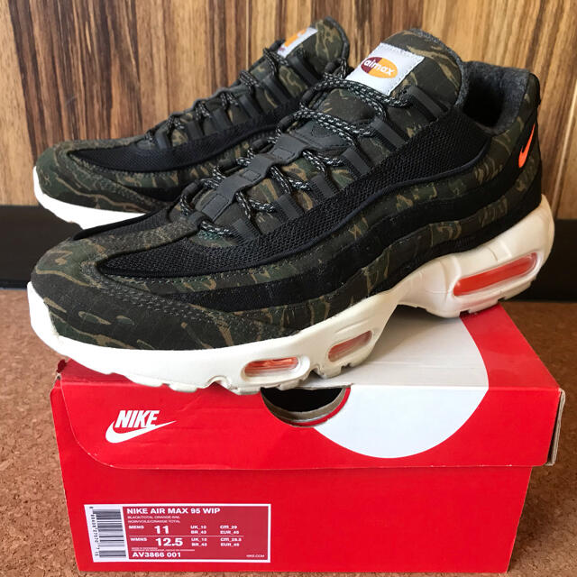 NIKE(ナイキ)のNIKE AIR MAX 95 WIP CARHARTT メンズの靴/シューズ(スニーカー)の商品写真