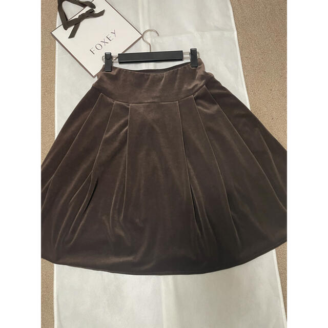FOXEY(フォクシー)のmi様　FOXEY NEW YORK ブラウンスカート38サイズ レディースのスカート(ひざ丈スカート)の商品写真