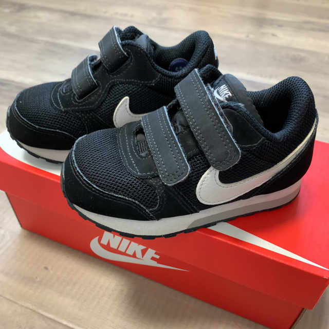 NIKE(ナイキ)のNIKE MD RUNNER2 ブラック キッズ/ベビー/マタニティのベビー靴/シューズ(~14cm)(スニーカー)の商品写真