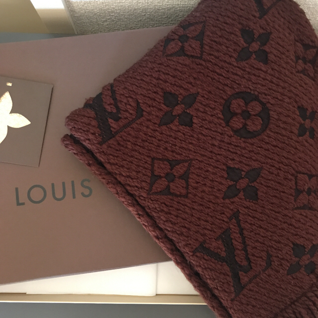 LOUIS VUITTON(ルイヴィトン)のルイヴィトン マフラー エシャルプ ロゴマニア ブラウン マロン レディースのファッション小物(マフラー/ショール)の商品写真